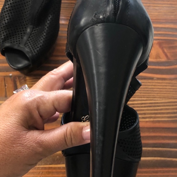 Shoes - Picture 6 of 8